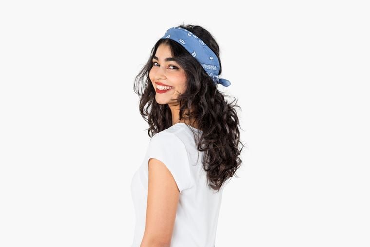 Bandana als Stirnband gebunden Bandana als Stirnband gebunden